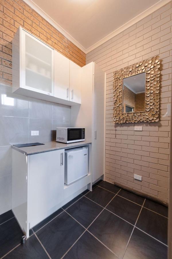 Colac Mid City Motor Inn ภายนอก รูปภาพ