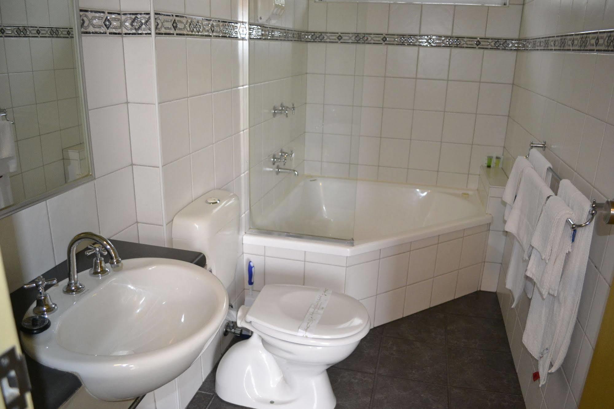 Colac Mid City Motor Inn ภายนอก รูปภาพ