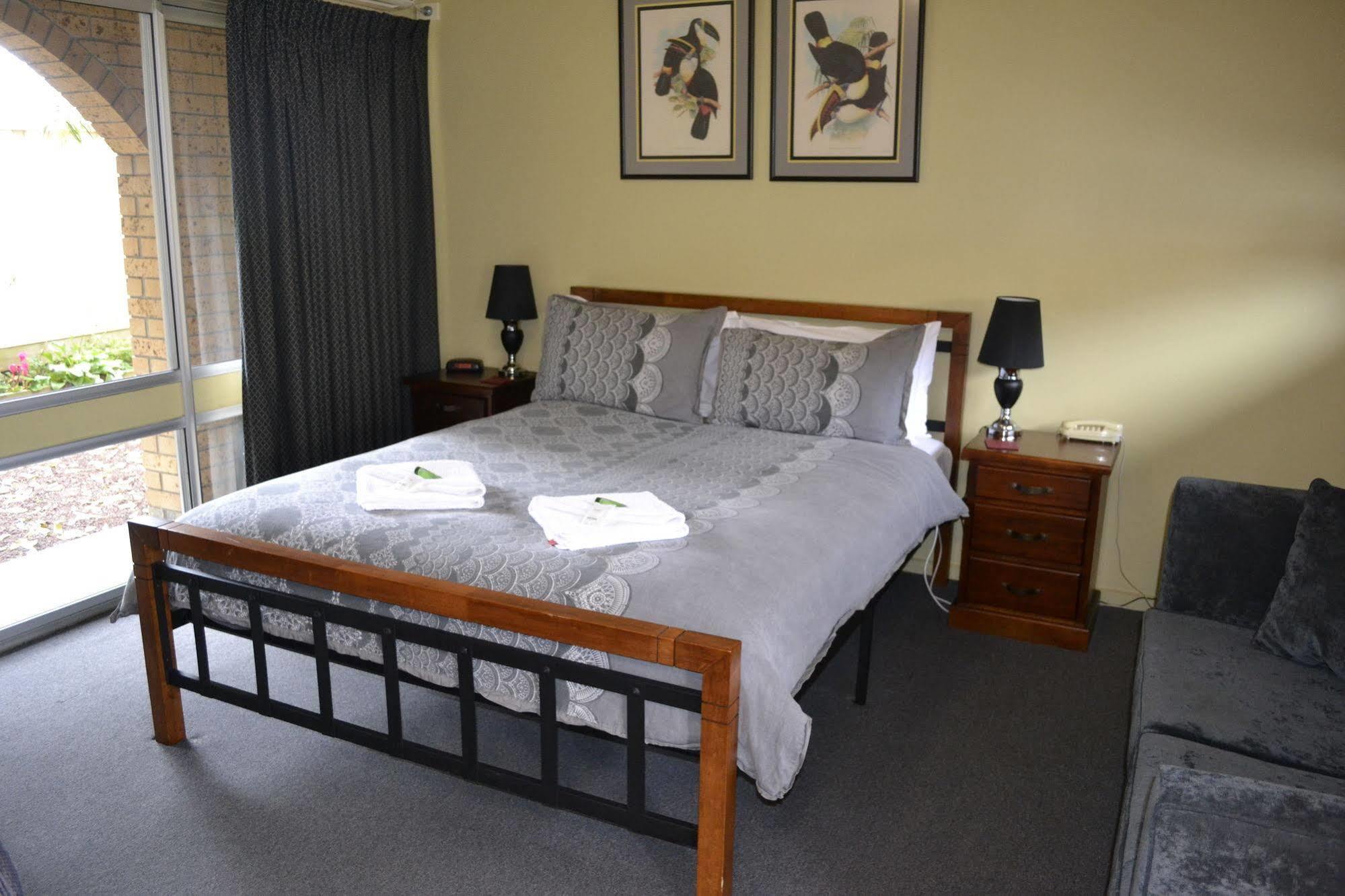 Colac Mid City Motor Inn ภายนอก รูปภาพ
